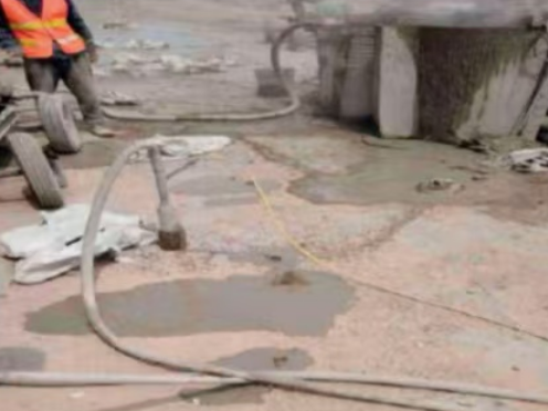 昌宁水泥混凝土路面板底注浆技术 路面脱空注浆整治方案