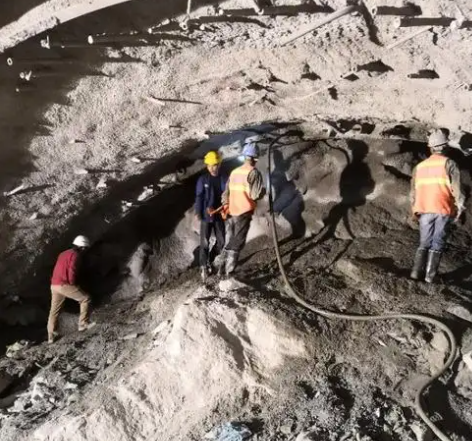 昌宁拱顶带模注浆料的施工流程及注意事项